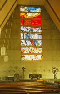 1965 Betonglasfenster mit Altar, Christkönigskirche, Schweinfurt